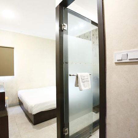 Hotel Reddoorz @ Gajah Mada Dżakarta Zewnętrze zdjęcie