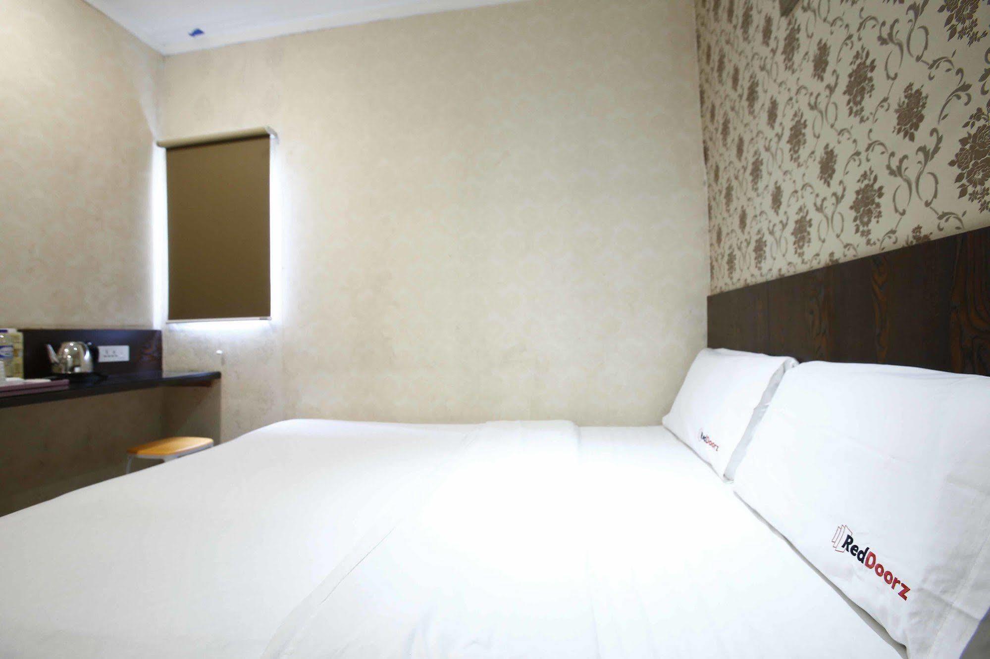 Hotel Reddoorz @ Gajah Mada Dżakarta Zewnętrze zdjęcie